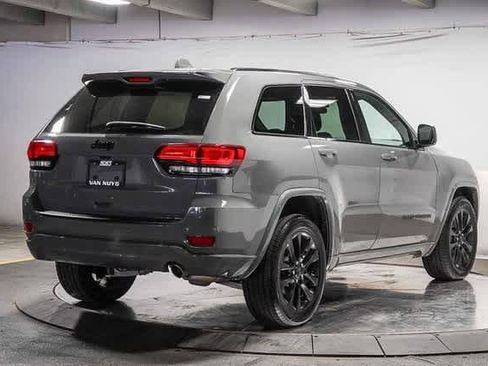 Used 2021 Jeep Grand Cherokee Laredo X image 4