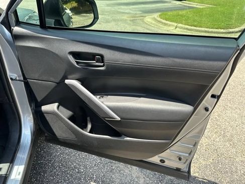 Used 2024 Toyota Corolla Cross AWD Hybrid w/ Moonroof Package image 19