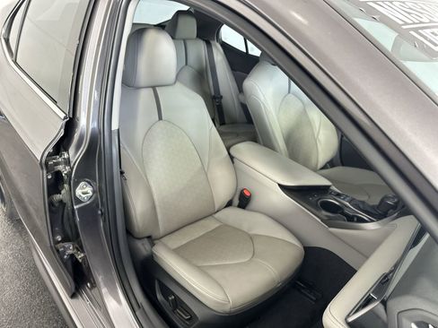 Used 2024 Toyota Camry XSE w/ Navigation Package image 31