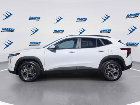Used 2025 Chevrolet Trax LT w/ LT Convenience Package image 5