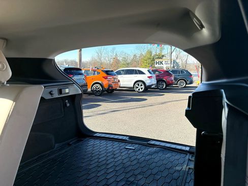 Used 2017 Jaguar F-PACE Prestige image 21