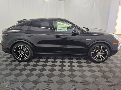 New 2026 Porsche Cayenne E-Hybrid Coupe AWD/4WD image 8