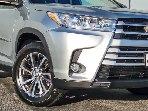 Used 2019 Toyota Highlander XLE image 3