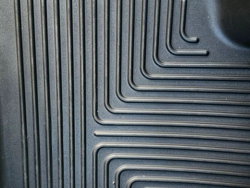 Used 2021 Chevrolet Suburban Z71 image 41