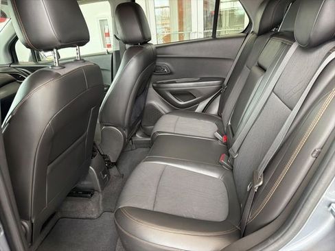 Used 2019 Chevrolet Trax LT w/ LT Convenience Package FWD image 12