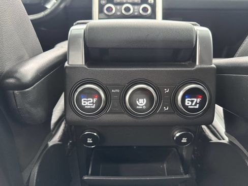 Used 2018 Land Rover Discovery HSE image 27