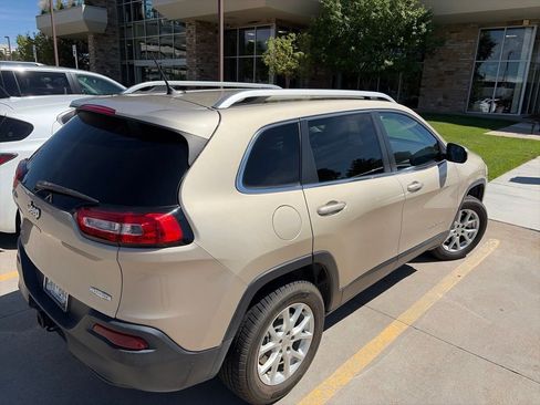 Used 2014 Jeep Cherokee Latitude w/ Comfort/Convenience Group AWD/4WD image 3