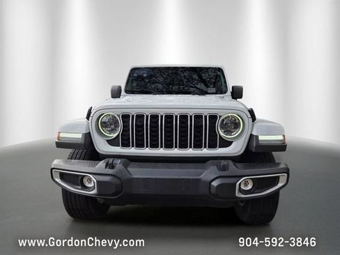 Used 2025 Jeep Wrangler Unlimited Sahara AWD/4WD image 9