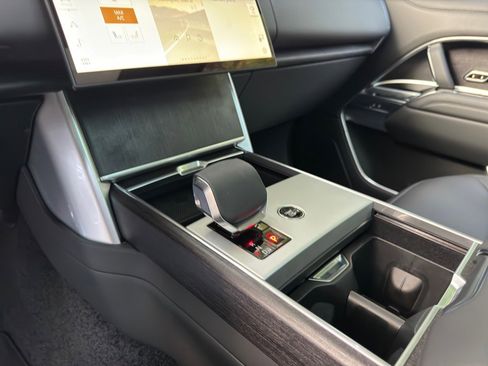 New 2025 Land Rover Range Rover SE image 12
