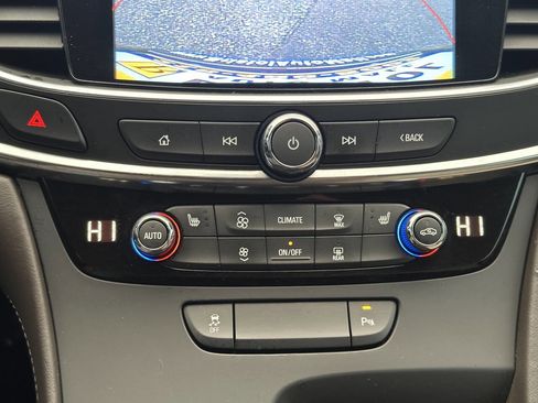 Used 2017 Buick LaCrosse Essence image 26