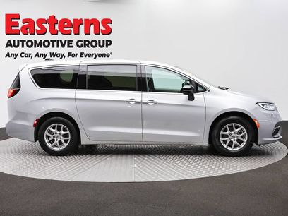Used 2024 Chrysler Pacifica Touring-L