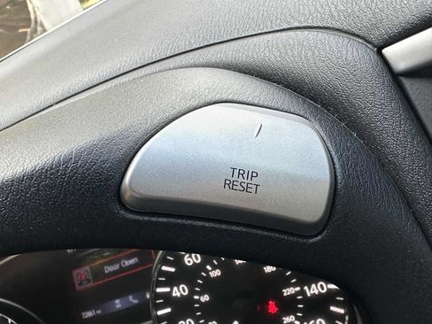 Used 2020 Nissan Pathfinder SL image 42