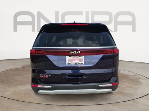 Used 2023 Kia Carnival LX FWD image 9