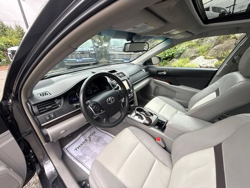 Used 2014 Toyota Camry XLE w/ Leather Package FWD image 16