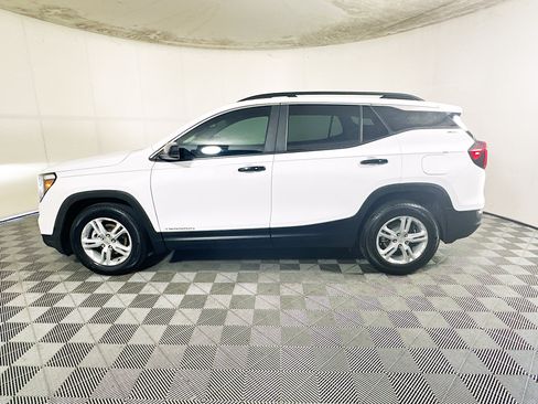 Used 2022 GMC Terrain SLE w/ Driver Convenience Package FWD image 6