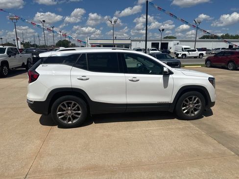 Used 2023 GMC Terrain SLT FWD image 32