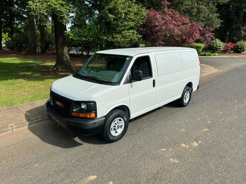 Used 2009 GMC Savana 3500 RWD image 9