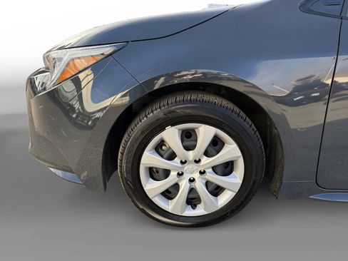 Used 2025 Toyota Corolla LE image 9