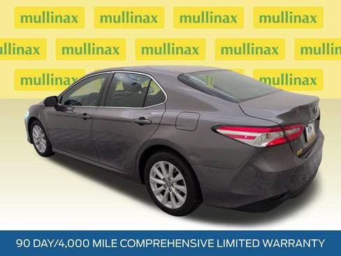 Used 2018 Toyota Camry LE FWD image 9