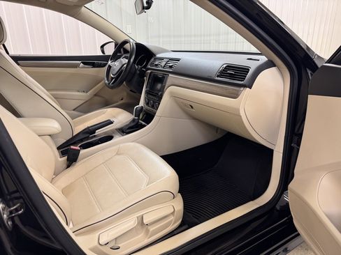 Used 2017 Volkswagen Passat 1.8T SE image 24
