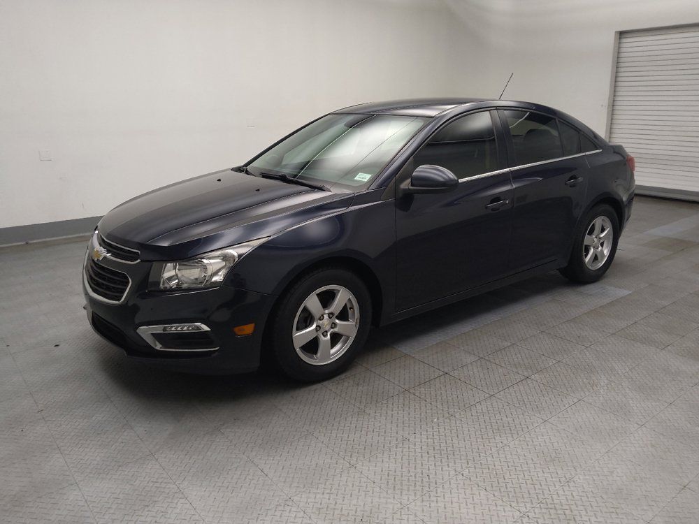 Used 2015 Chevrolet Cruze LT FWD image 2