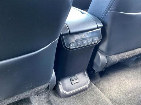 Used 2024 Toyota Highlander XLE image 33