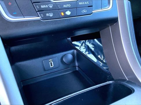 Used 2017 Ford Fusion SE w/ Fusion SE Technology Package FWD image 35