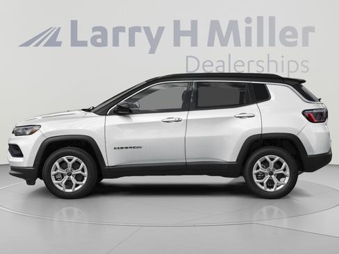 Used 2025 Jeep Compass Limited AWD/4WD image 5