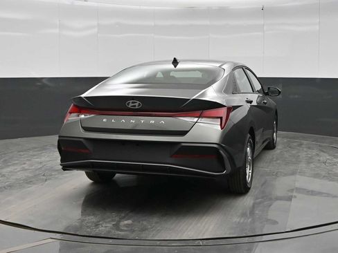 New 2026 Hyundai Elantra SE FWD image 6