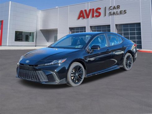 Used 2025 Toyota Camry SE image 1