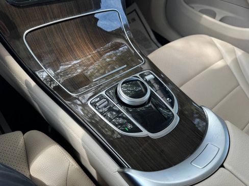 Used 2019 Mercedes-Benz GLC 300 4MATIC image 19