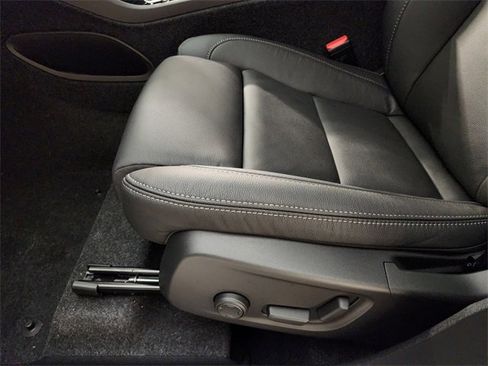 New 2026 Volvo XC40 B5 Plus w/ Protection Package Premier image 24