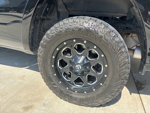 Used 2020 RAM 1500 Laramie AWD/4WD image 6