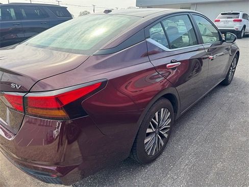 Used 2024 Nissan Altima 2.5 SV image 3