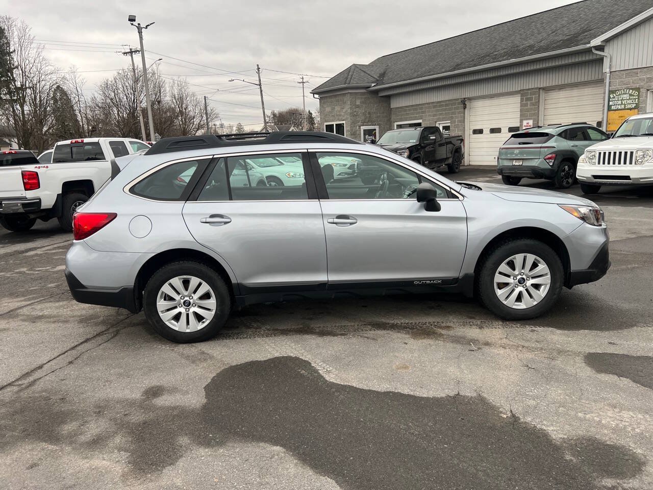 Used 2018 Subaru Outback 2.5i AWD/4WD image 6