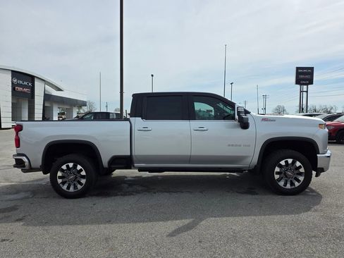 Used 2022 Chevrolet Silverado 2500 LTZ w/ Z71 Off-Road Package AWD/4WD image 9