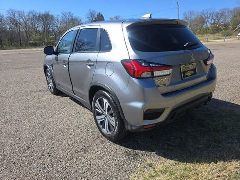 Used 2024 Mitsubishi Outlander Sport SE image 3