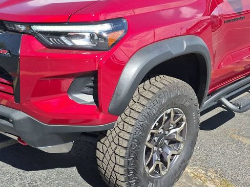 Used 2025 Chevrolet Colorado ZR2 w/ Technology Package AWD/4WD image 9