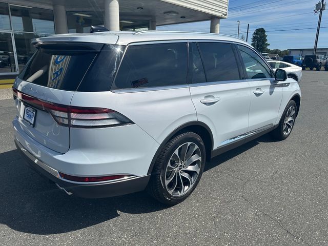 Used 2025 Lincoln Aviator Reserve AWD/4WD image 2