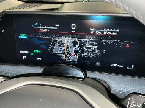 Used 2025 Nissan Ariya Platinum image 32