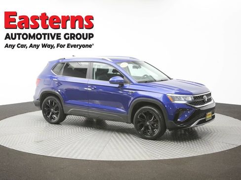Used 2022 Volkswagen Taos SE w/ Panoramic Sunroof Package FWD image 48
