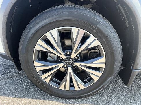 Certified 2023 Nissan Rogue SV w/ SV Premium B Package FWD image 9