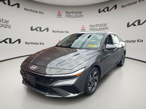 Used 2025 Hyundai Elantra Limited FWD image 12