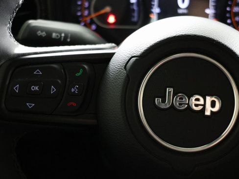 Used 2025 Jeep Wrangler Unlimited Rubicon w/ Convenience Group image 26