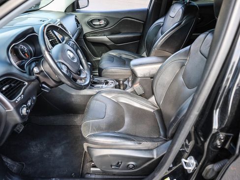 Used 2019 Jeep Cherokee Limited FWD image 8