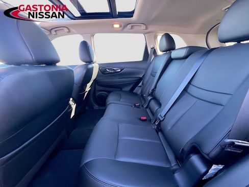 Used 2019 Nissan Rogue SL w/ Premium Package image 32