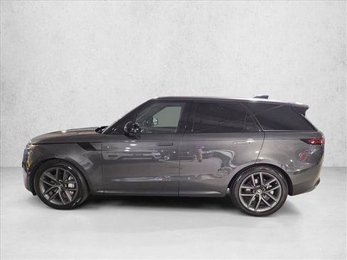 Used 2025 Land Rover Range Rover Sport SE AWD/4WD image 8