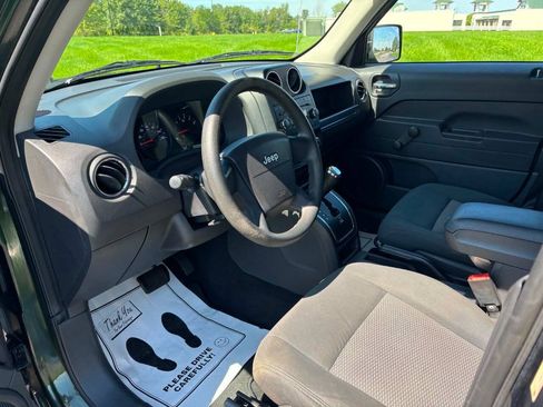 Used 2010 Jeep Patriot Sport w/ Tire & Wheel Group AWD/4WD image 7