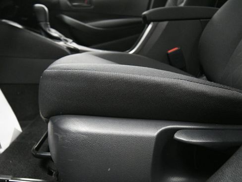 Used 2025 Toyota Corolla LE FWD image 11