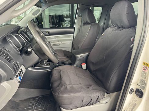 Used 2013 Toyota Tacoma 4x4 Access Cab image 8
